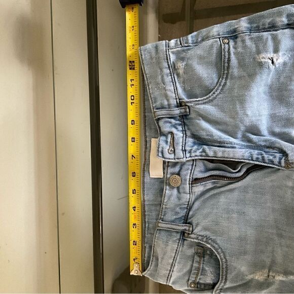 Garage Lightwash Distressed Cut Off Shorts - Size 0 - Picture 4 of 8